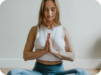 Mujer haciendo yoga